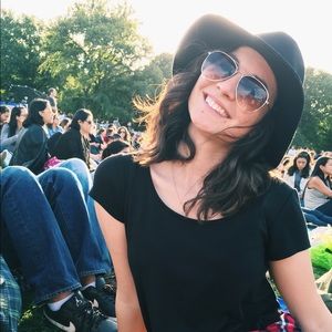 summery hat in great condition